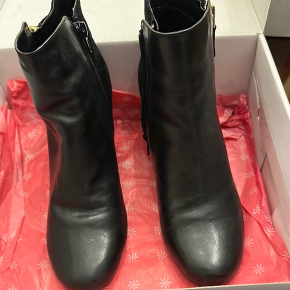 Isaac Mizrahi Black Wedge Ankle Boots - Picture 3 of 16